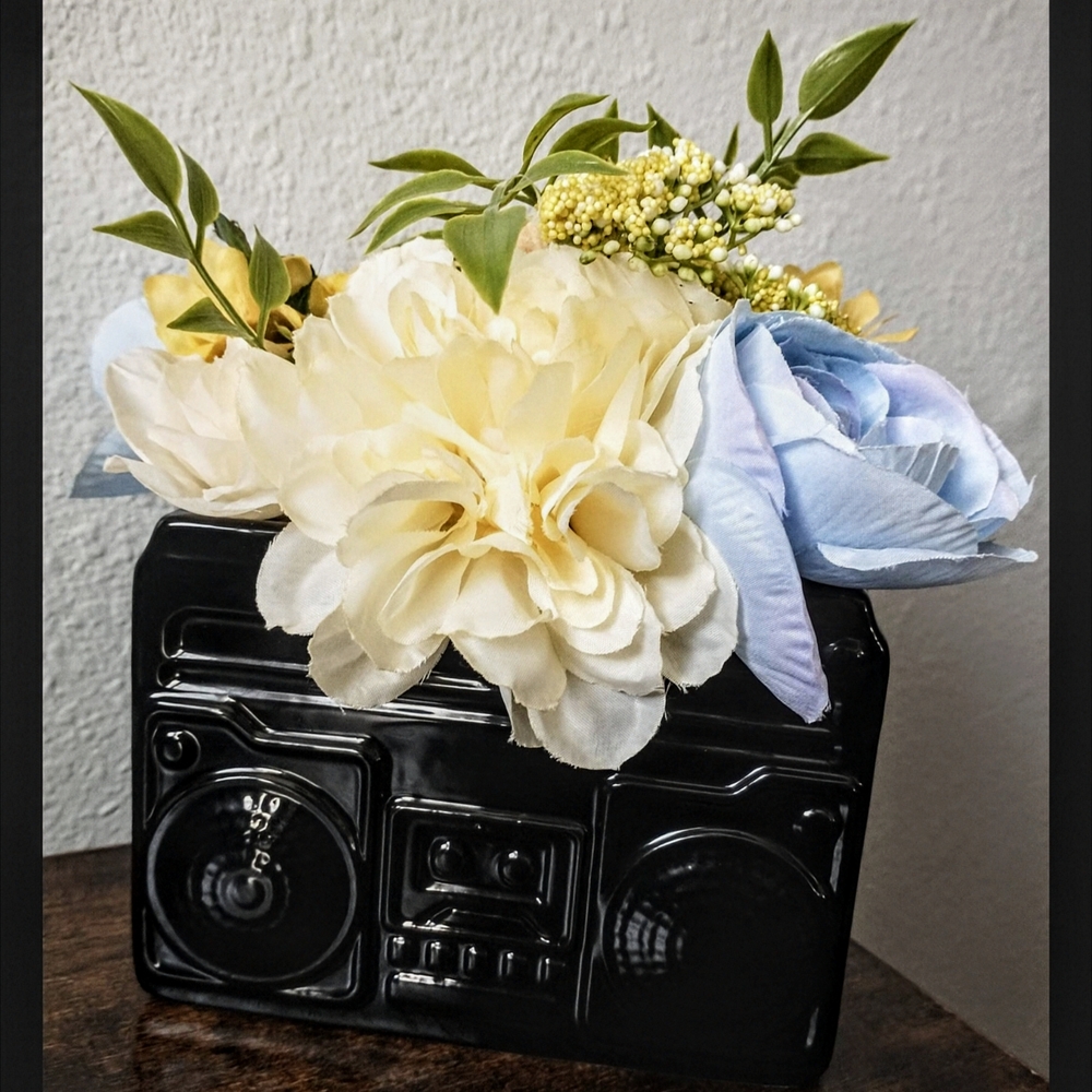 📻Black Ceramic Boombox Vase with Cream and Blue Flowers🖤